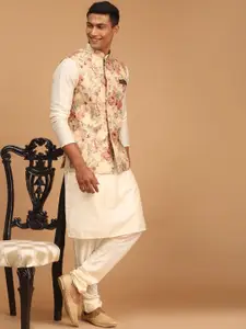 VASTRAMAY Men Printed Kurta with Churidar With Jacket