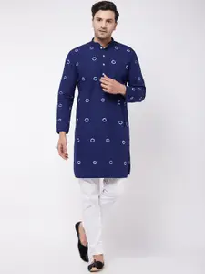 VASTRAMAY Men Blue Pleated Pure Cotton Kurta with Pyjamas