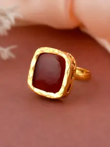 DASTOOR Gold-Plated Red Kundan Studded Finger Ring