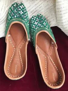 DESI COLOUR Women Green Printed Ethnic Mojaris Flats