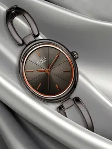 Titan Raga Viva Women Metallic Analogue watch NL2579QM01