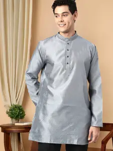 TATTVA Men Silver-Toned Solid Mandarin Collar Kurta