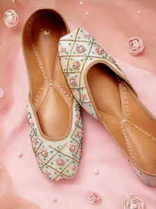 House of Pataudi Women Thread Work & Artificial Beads Embellished Ethnic Mojaris