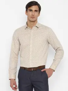 Turtle Men Beige Slim Fit Printed Semiformal Shirt