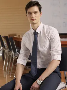 Louis Philippe Men White Slim Fit Grid Tattersall Checks Checked Casual Shirt