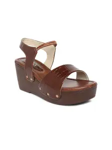EVERLY Women Brown Flat form Sandals