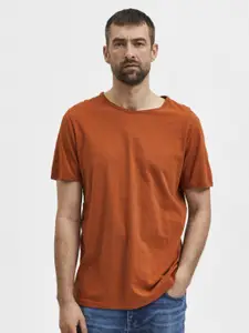 SELECTED Men Orange Solid Organic Cotton T-shirt