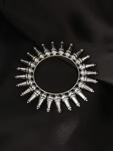 kashwini women Silver-Plated Oxidised Bangle