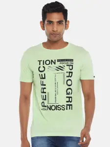 People Men Green Typography Printed Raw Edge Slim Fit T-shirt