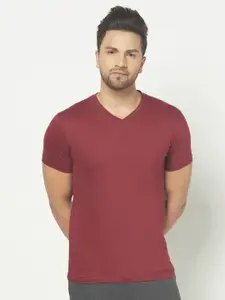 THE DAILY OUTFITS Men Maroon V-Neck T-shirt