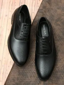 INVICTUS Men Black Textured Comfort-Fit Formal Borgues