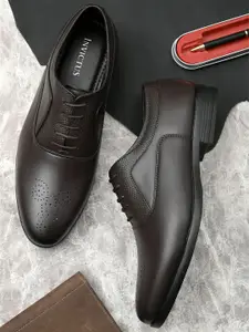 INVICTUS Men Brown Textured Formal Brogue