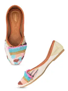 DESI COLOUR Women White Ethnic Flats