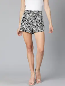 Oxolloxo Women Black Floral Printed Shorts