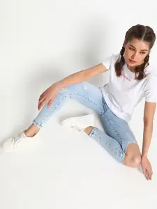 Belliskey Women Blue Slim Fit High-Rise Mildly Distressed Light Fade Stretchable Jeans