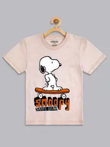 Kids Ville Boys Beige & White Peanuts Printed Cotton T-shirt