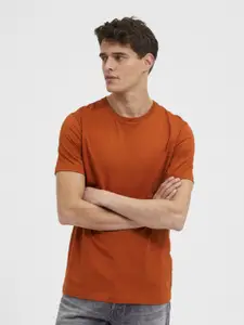 SELECTED Men Brown Solid Round Neck T-shirt