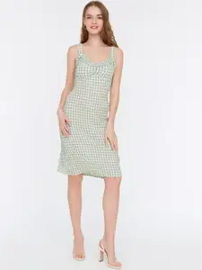 Trendyol Women Green & White Checked Seersucker Sheath Dress
