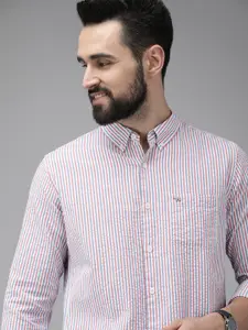 THE BEAR HOUSE Men White & Blue Slim Fit Striped Seersucker Cotton Casual Shirt