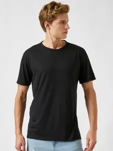 Koton Men Black Solid Knitted T-shirt