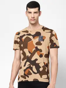 Wrangler Men Brown & Beige Regular Fit Camouflage Printed T-shirt