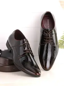 INVICTUS Men Maroon Textured Formal Derbys