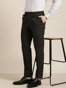 INVICTUS Men Checked Slim Fit Mid-Rise Formal Trousers