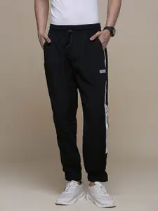 Calvin Klein Jeans Men Black Regular Fit Mid-Rise Woven Joggers With Side Taping Detail
