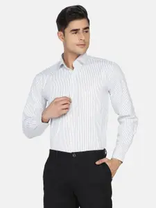 TAHVO Men White Striped Formal Shirt