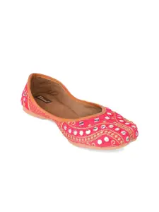 DESI COLOUR Women Pink Embellished Ethnic Mojaris Flats