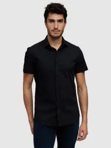 Celio Men Black Solid Cotton Straight Slim Fit Casual Shirt