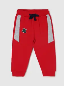 max Boys Red Solid Pure Cotton Joggers