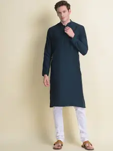NAMASKAR Men Green Pure Cotton Kurta with Churidar