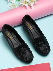 Flat n Heels Women Black Textured Loafers