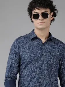 SPYKAR Men Pure Cotton Slim Fit Geometric Printed Casual Shirt