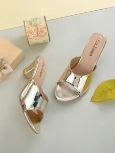 CLOG LONDON Gold-Toned Block Heels