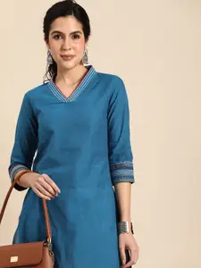 Sangria Women V-Neck Thread Work Kurta