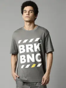 Breakbounce Men Grey Typography Printed Drop-Shoulder Sleeves Pure Cotton T-shirt