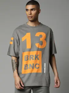 Breakbounce Men Grey Typography Printed Pure Cotton T-shirt