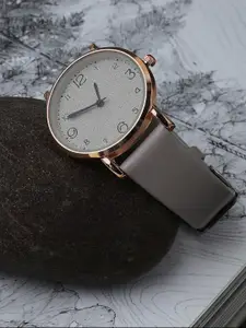 HAUTE SAUCE by  Campus Sutra HAUTE SAUCE by Campus Sutra Women Grey  Analogue Watch AW22_HSWC1042-Grey