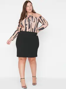 Trendyol Women Black Solid Pencil Knee-Length Skirt