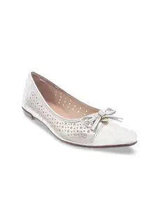 Mochi Women Silver-Toned Ballerinas with Bows Flats