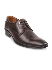 Metro Men Maroon Textured Formal Leather Derbys Shoes