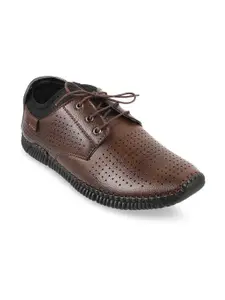 WALKWAY by Metro Men Brown Textured Formal Brogue Shoes