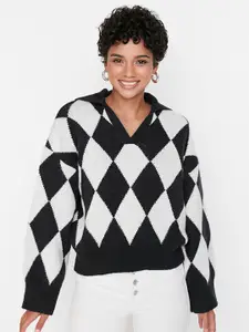 Trendyol Women Black and White Checked Pullover Sweater
