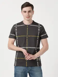 Wrangler Men Grey & Yellow Checked Cotton T-shirt