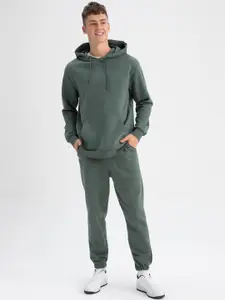 DeFacto Men Green Solid Trousers