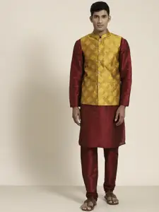 SOJANYA Men Maroon Kurta with Churidar