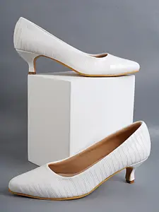 DressBerry White Textured Velvet Kitten Pumps