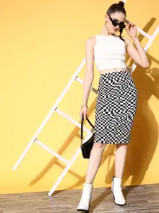 Berrylush Women Black Geometric Printed Pencil Skirt